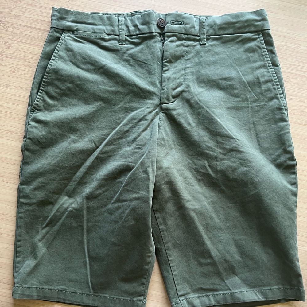 ** Men’s Gap shorts **